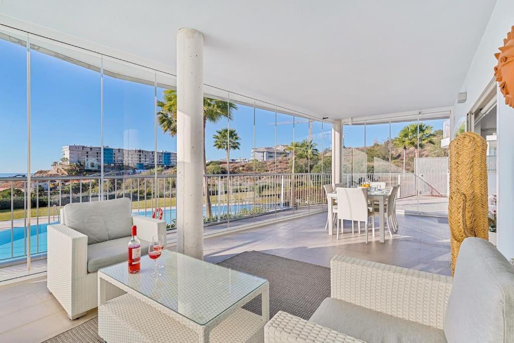 Ocean & Pool View 3-bedroom Apt. *